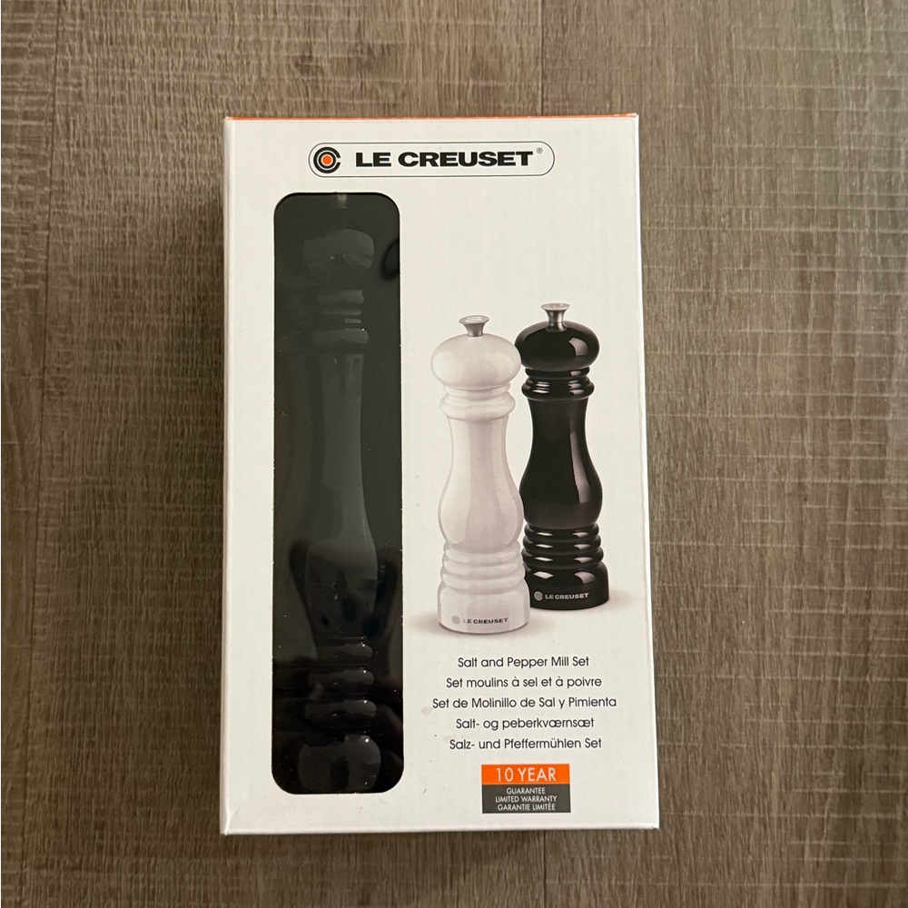 New Le Creuset Salt & Pepper Mill Set Black and White